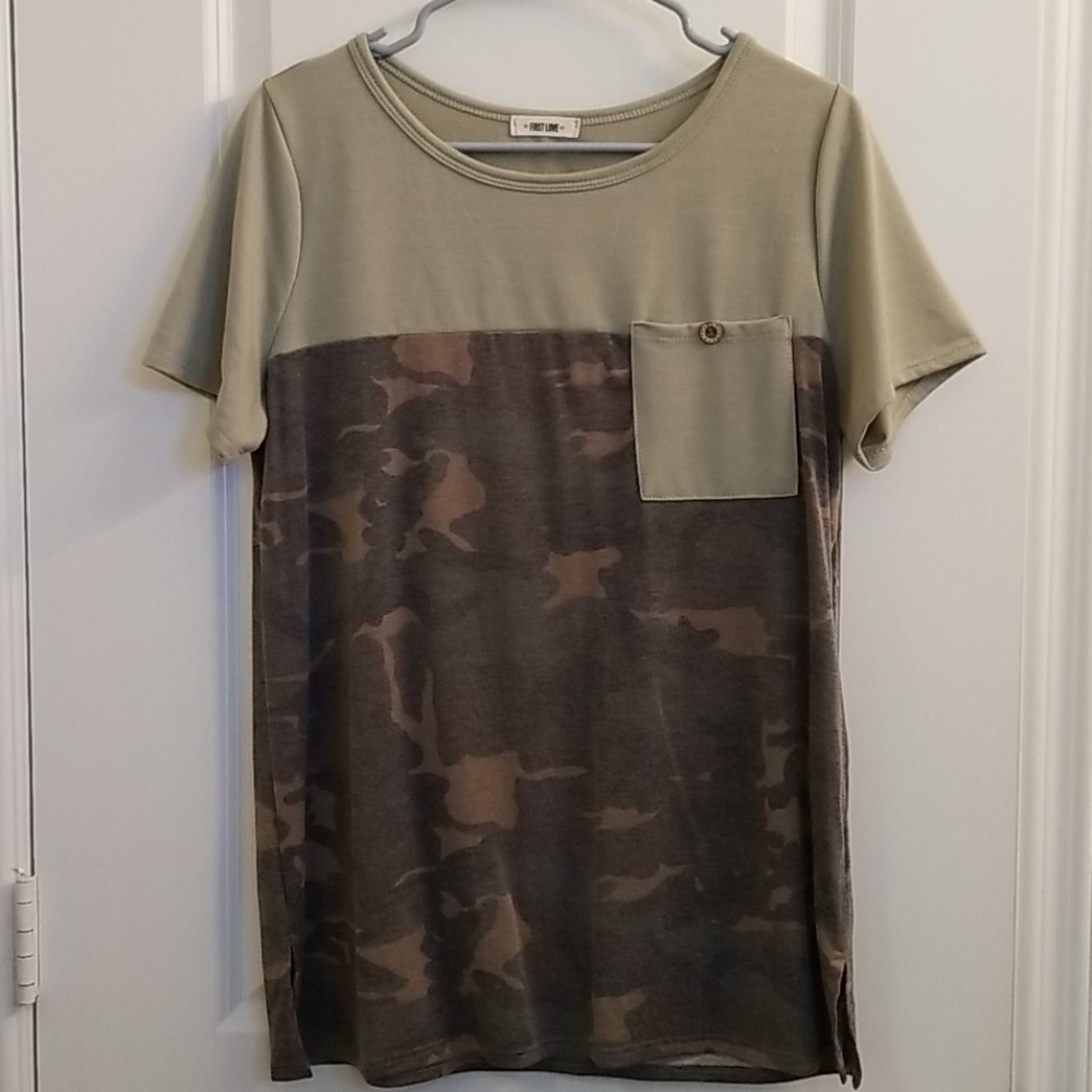 Lk New Camo Colorblock Top. Large
